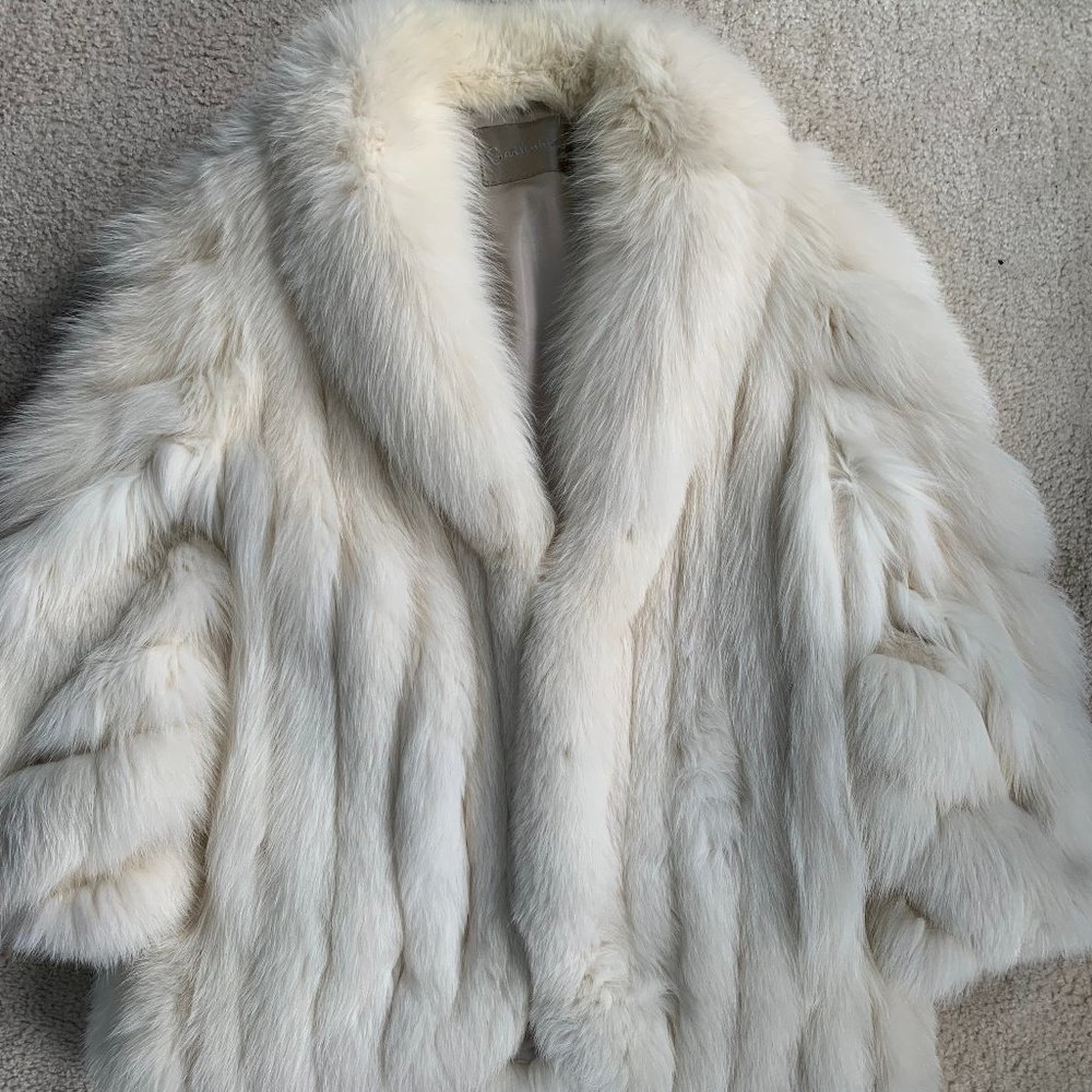 Stunning Gartenhaus White Fox Fur Coat
